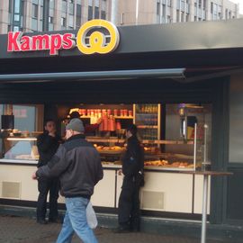 Backpavillon Kamps vor dem Hauptbahnhof