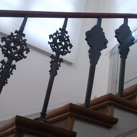 Treppen, die ins Nieregndwo führen, doch trotzdem sehr dekorativ aussehen