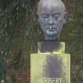 Herbert Eulenberg (* 25. Januar 1876 in M&uuml;lheim am Rhein; † 4. September 1949 in D&uuml;sseldorf-Kaiserswerth) deutscher Schriftsteller und k&auml;mpferischer Humanist.