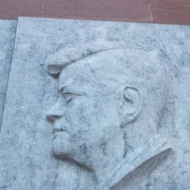 Relief mit Portr&auml;tkopf von John F. Kennedy
