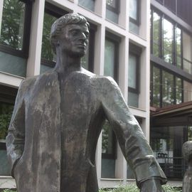 Die Familie - Bronzeplastik in Trier