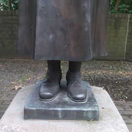 Statue Zwirnermeisterin Berta Bruchhausen in Hilden