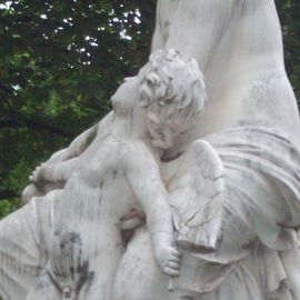 Venus schneidet Amor die Flügel in Dresden