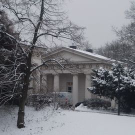 Ratinger Tor im Winter vom Hofgarten aus gesehen