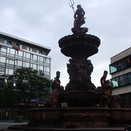 Wochenmarkt & Jubiläumsbrunnen in Wuppertal