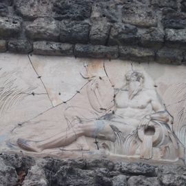 Wasserkastell u. Aquädukt im Schlossgarten in Schwetzingen