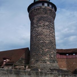 Sinnwellturm von au&szlig;en aus gesehen