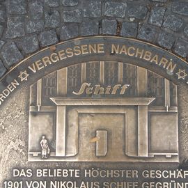Erinnerungszeichen "vergessene Nachbarn" am ehem. Standort des Kaufhauses " Schiff" in Höchst in Frankfurt am Main