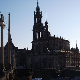 weitsicht von der Elbbr&uuml;cke zur katholischen Trinitatiskirche