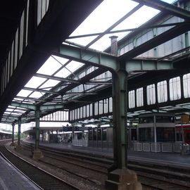 nicht gerade vertrauenerweckende Eisenkonstruktion des HBF Duisburg