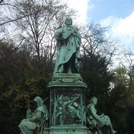 Peter-von-Cornelius-Denkmal am Steigenberger Parkhotel in Düsseldorf