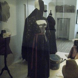 Die Trachtenabteilung (Raum 8) im Grafschafter Museum in Moers