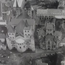 historische Fotos - beide Kirchen und Kreuzgang dazwischen von oben