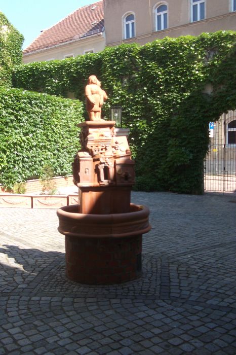 Lothar-Sell-Brunnen (im "Zollhof")