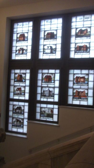 historische Bleiglasfenster im Treppenhaus
