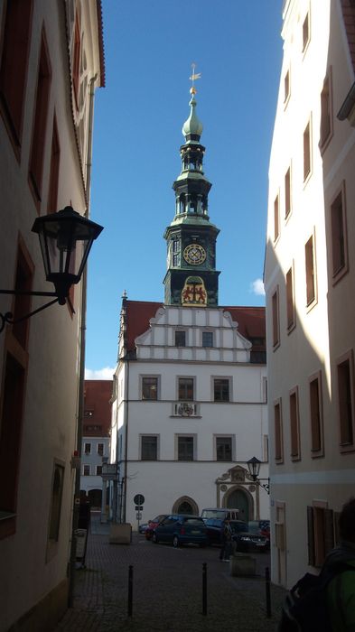 Blick von einer der Seitenstraßen drauf