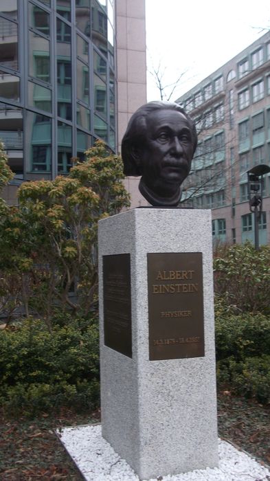 Straße der Erinnerung Moabit: Albert Einstein 