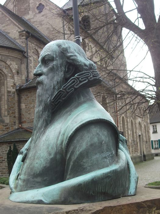 Denkmal - Wilhelm-Fabry neben der Reformationskirche