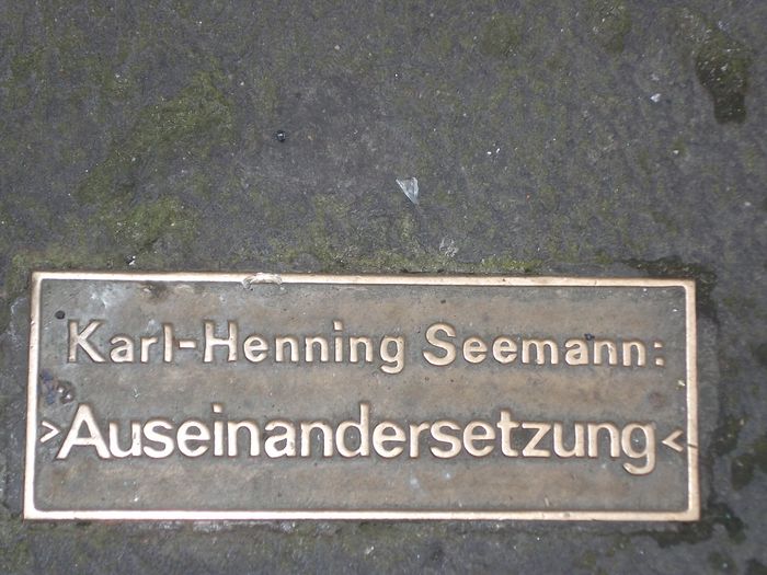 Denkmal - Auseinandersetzung von Karl-Henning Seemann