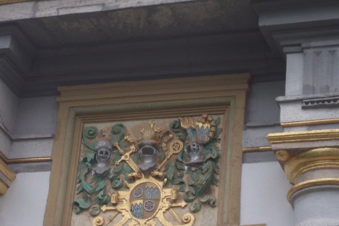 Detail an der Torbrücke: Wappen eines Mainzer Fürstbischofs - des Bauherrn