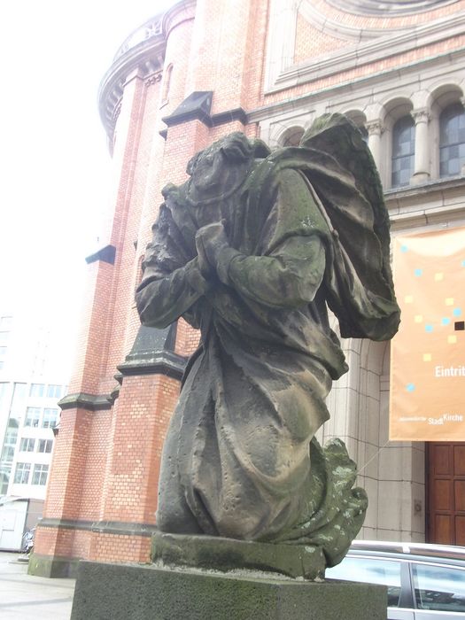 zwei Engel an der Johanneskirche
