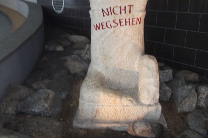 nicht wegsehen