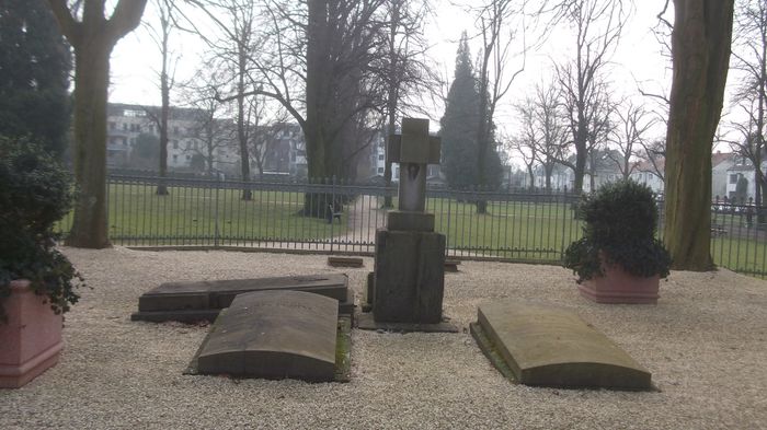 Alter Bilker Friedhof - Bilker Gedächtnisstätte