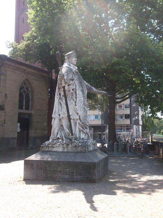 Bischof Severin von Köln an der Johannes Baptistkirche