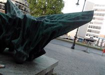 Bild zu Bronzeskulptur Wachsende Flügel Karl Hartung