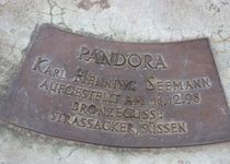 Bild zu Denkmal - Pandora von Karl-Henning Seemann