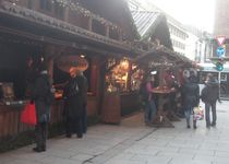 Bild zu Weihnachtsmarkt an der Petrikirche