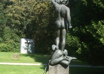Bild zu Perseus enthauptet Medusa (Lanz'scher Park)