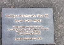 Bild zu Denkmal für Papst Johannes Paul II.