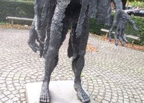 Bild zu Varus Skulptur