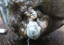 Bild zu Weltkugelbrunnen „Unser kleiner Planet“ (Bronze)