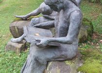 Bild zu (namenlose) Bronzeskulptur am Aloisiuskolleg Bonn