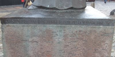 Josef-Kardinal-Frings-Denkmal in Neuss