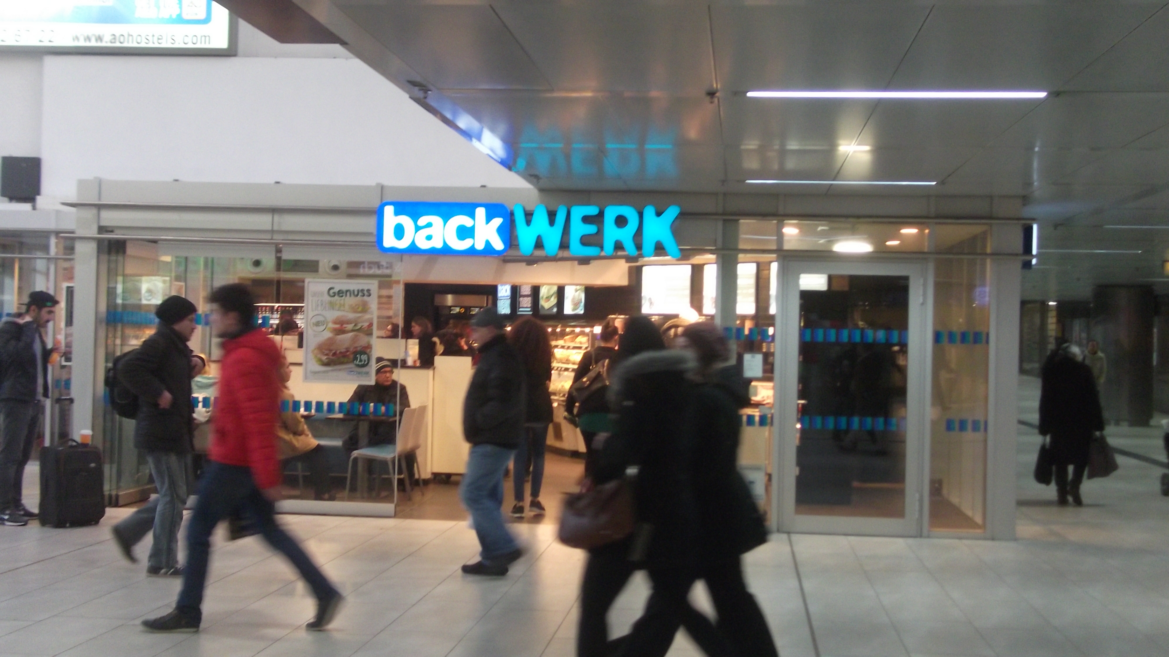 weiteres Geschäft im HBF Düsseldorf - SB Bäckereikette BackWerk