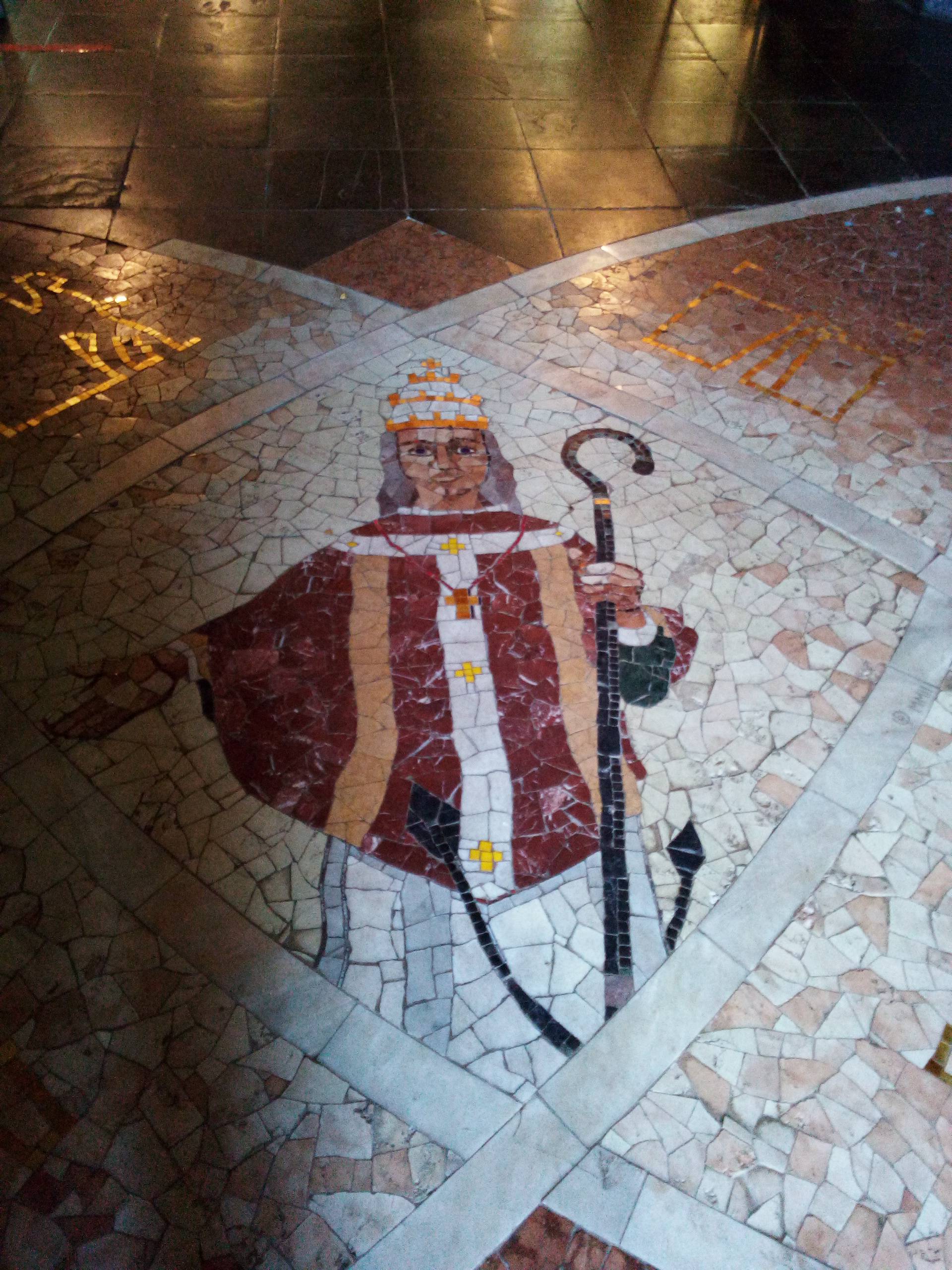 schönes Mosaik am Eingang