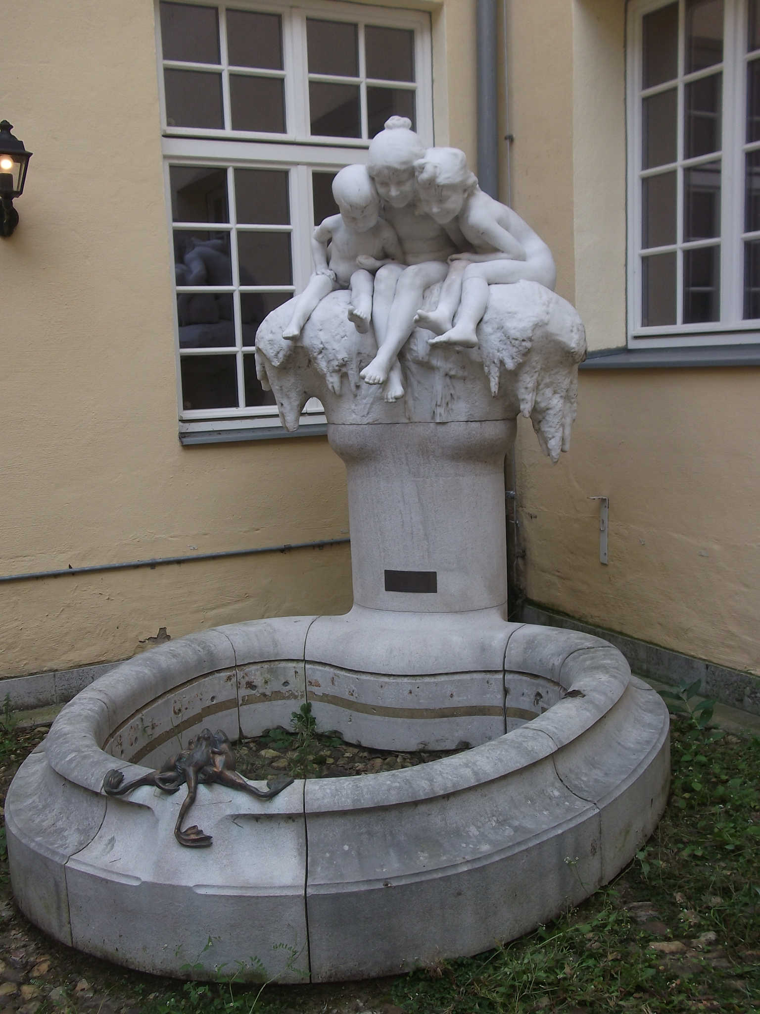das Original des Märchenbrunnens im Innenhof des Stadtmuseums
