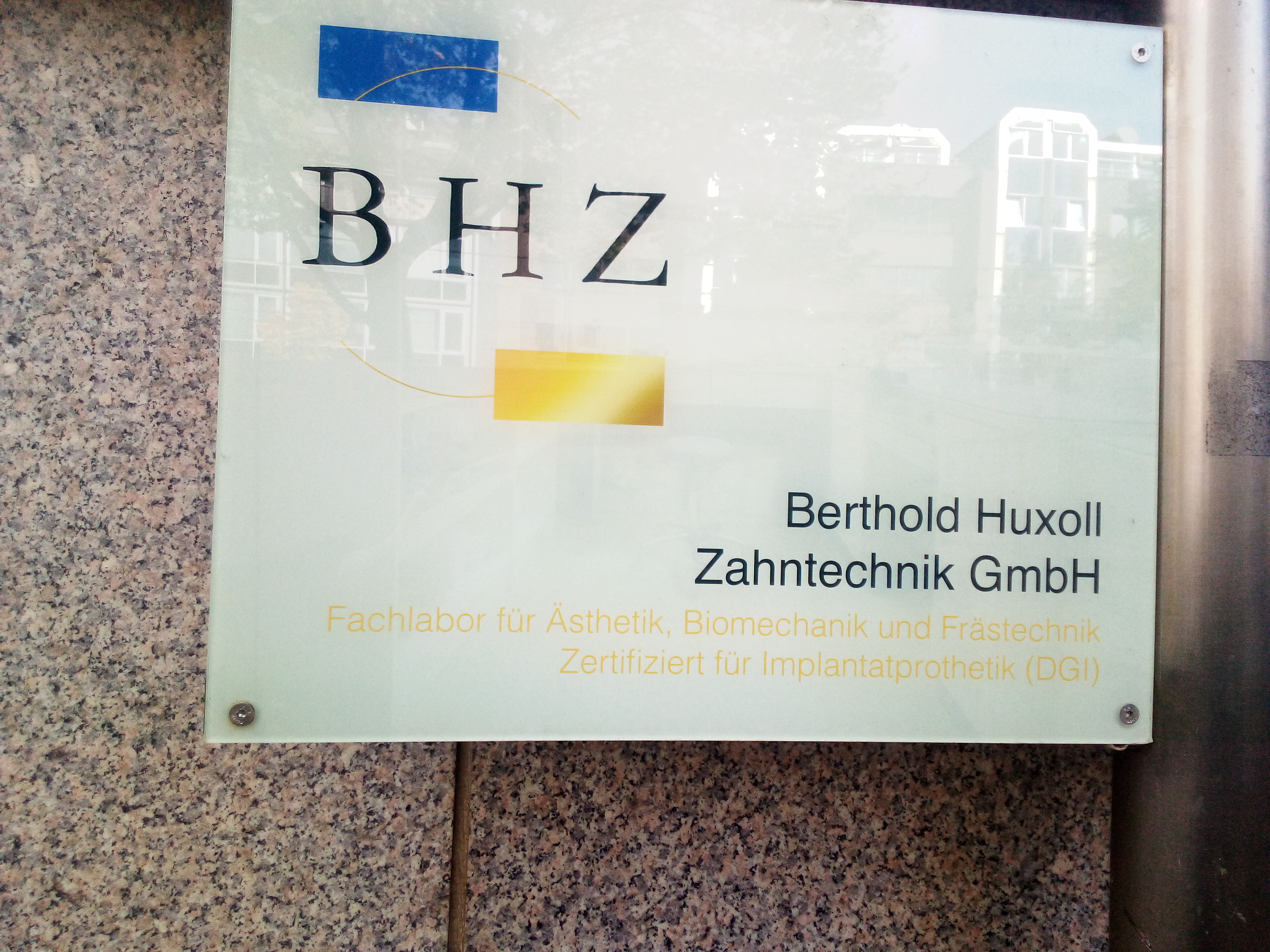 Bild 1 Berthold Huxoll Zahntechnik GmbH in Düsseldorf