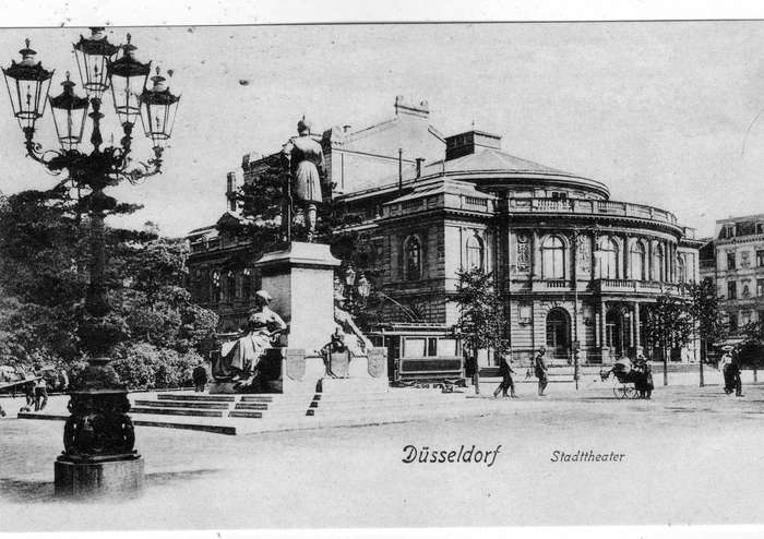 Ansichten von einst: nicht mehr existierendes Stadttheater in D&uuml;sseldorf um 1900