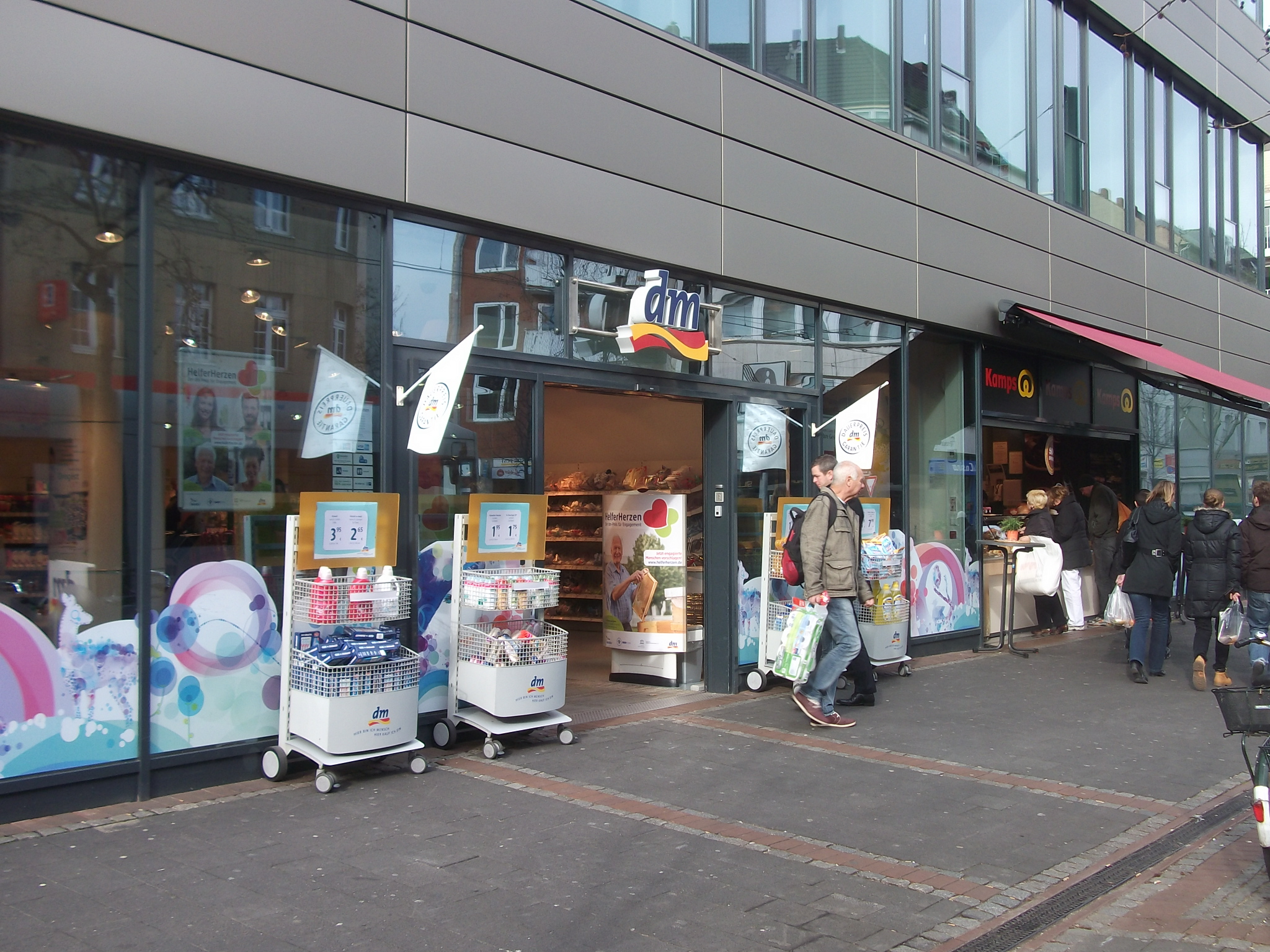 Bild 1 dm-drogerie markt in Düsseldorf