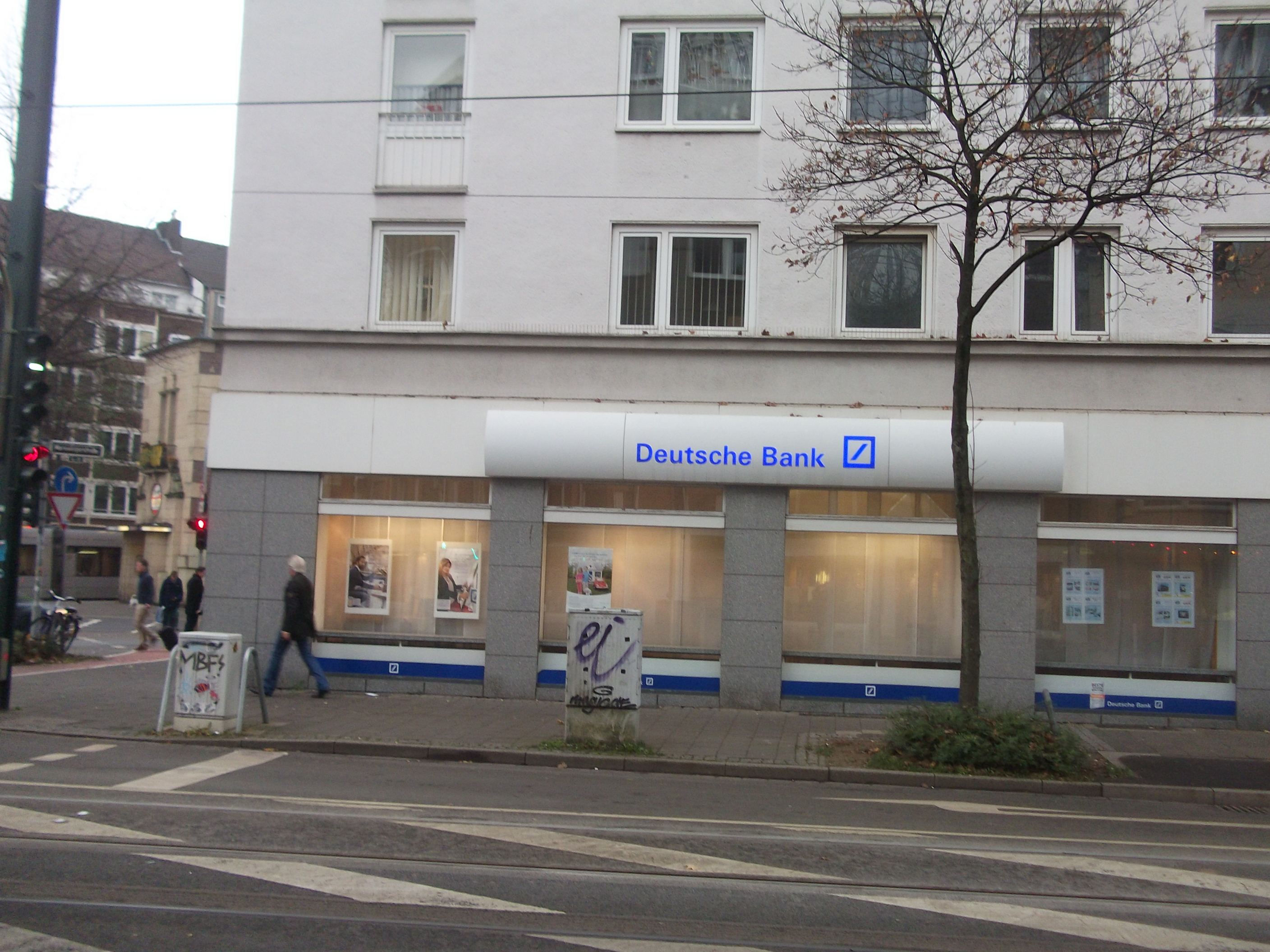 die Deutsche Bank Filiale in der Aachenerstraße