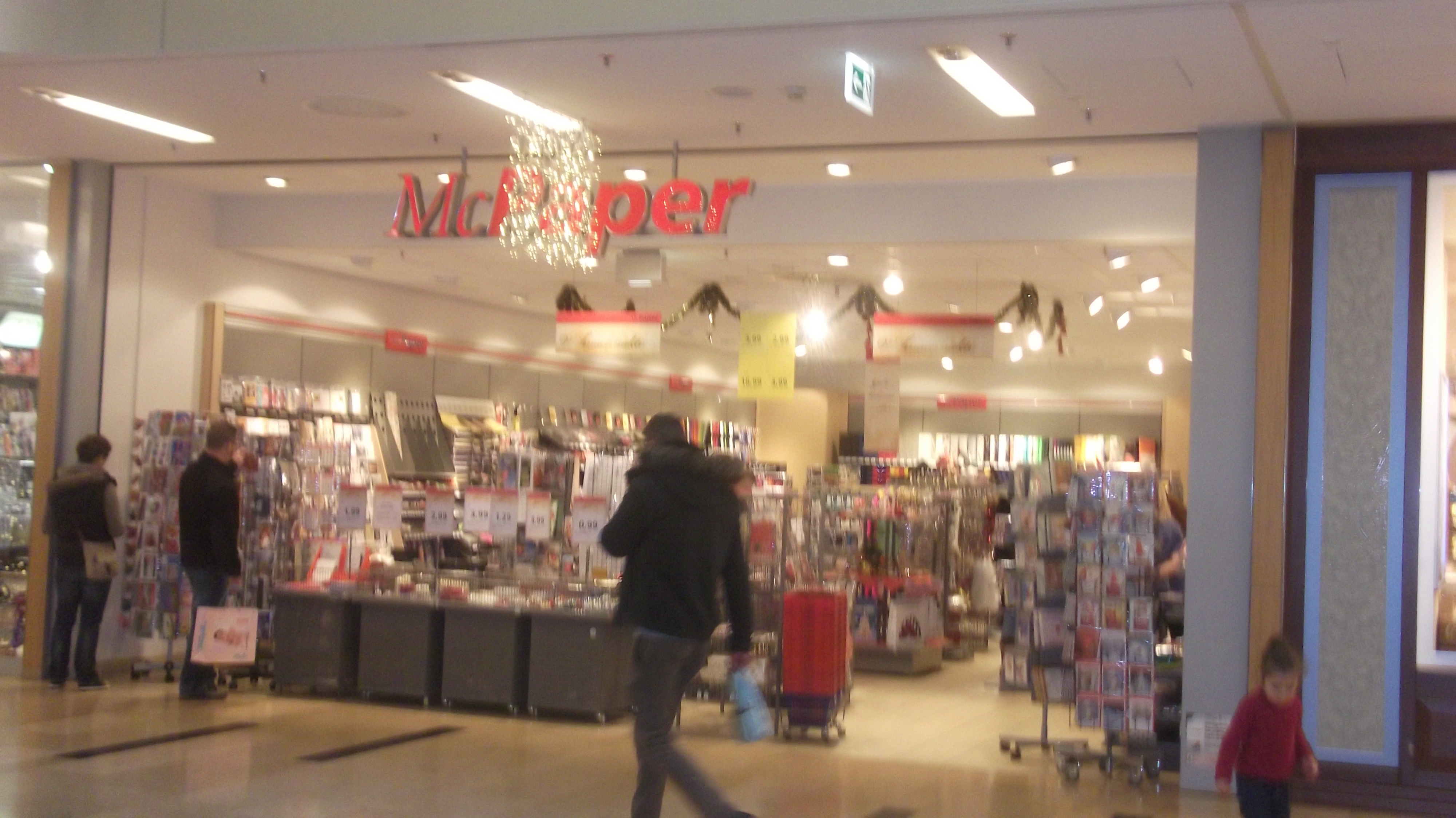 McPaper in den "Düsseldorfer Arcaden"