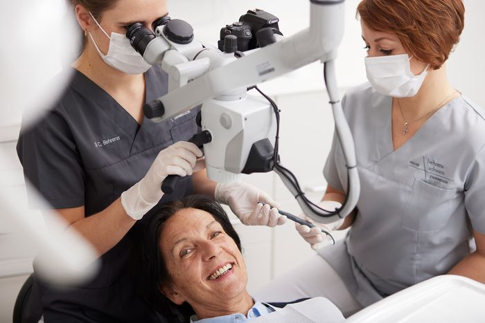 Wurzelbehandlung mit OP-Mikroskop, Zahnarzt Itzehoe