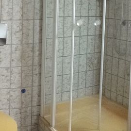 Dusche zum Doppelzimmer im Gästehaus