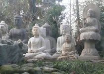Bild zu Klangschalen Buddhafiguren