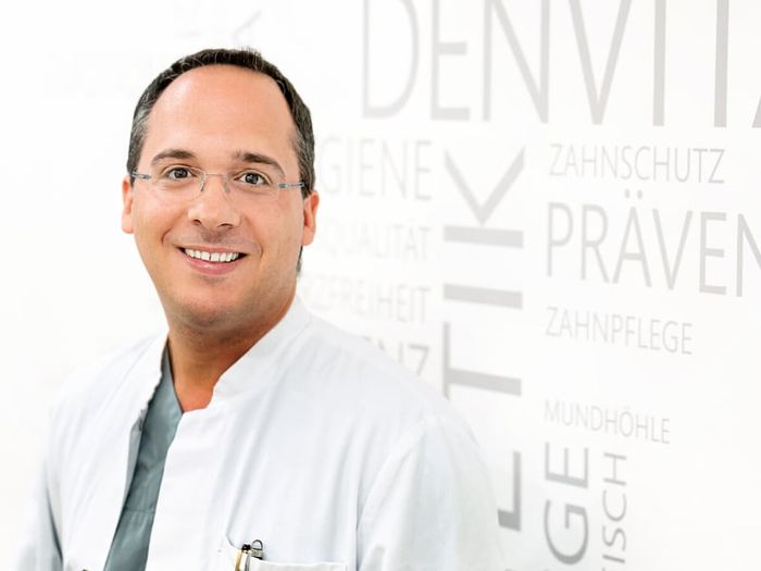 Dr. Michail Skoulatos, Fachzahnarzt für Oralchirurgie