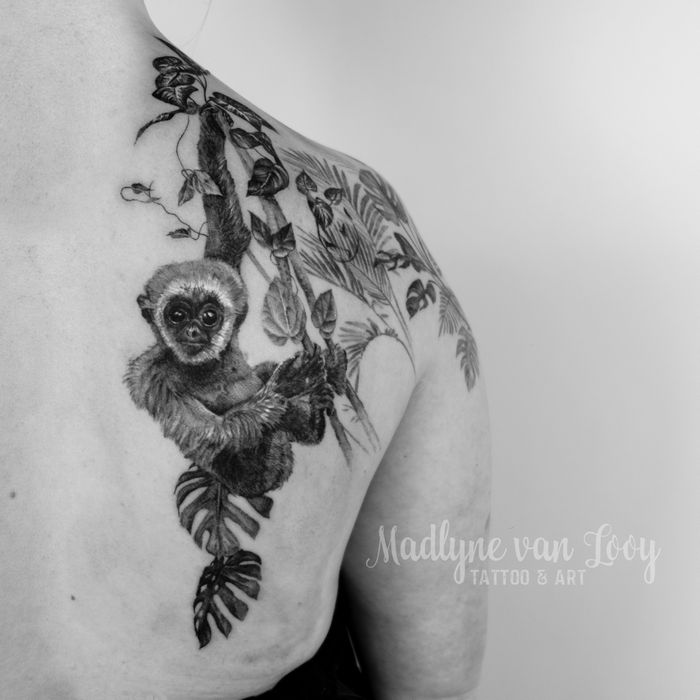 Weißhandgibbon Tattoo von Madlyne van Looy Tattoo & Art in Velbert-Langenberg